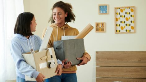 A mother and daughter pack up a girl’s college dorm